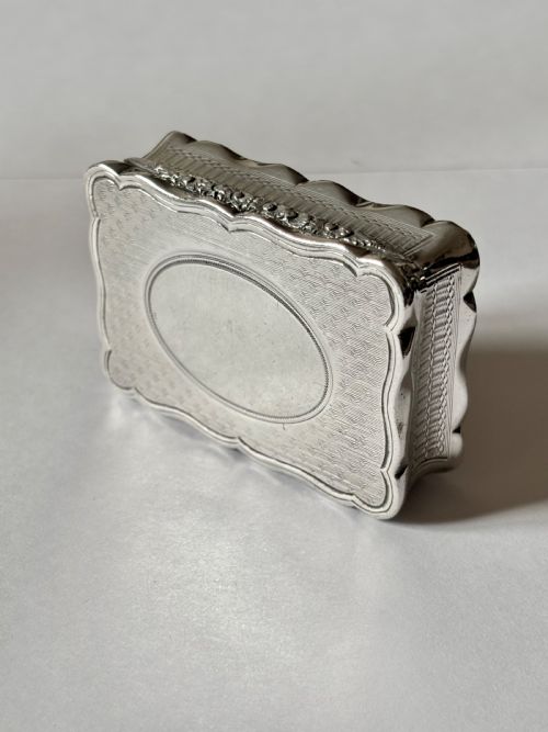 SILVER GILT VICTORIAN SNUFF BOX WILLIAM NEALE SHEFFIELD 1897 735G - ADDITIONAL PHOTO 1