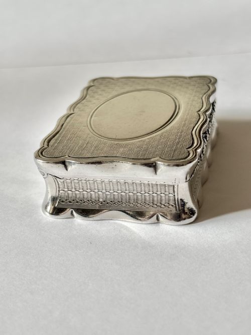 SILVER GILT VICTORIAN SNUFF BOX WILLIAM NEALE SHEFFIELD 1897 735G - ADDITIONAL PHOTO 5