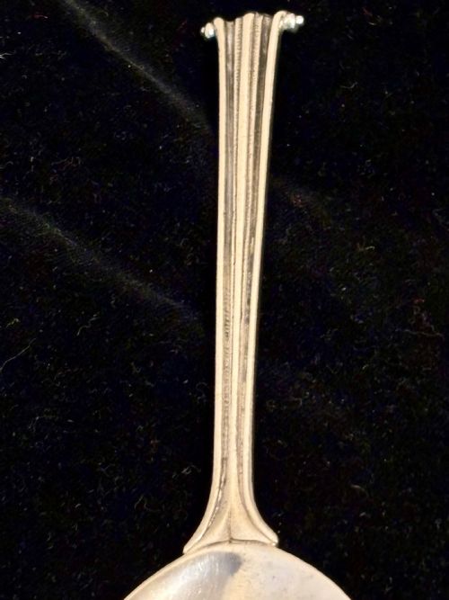 LESLIE GORDON DURBIN SILVER SPOON LONDON 1950 WITH REEDED HANDLE SCROLL FINIAL - ADDITIONAL PHOTO 2