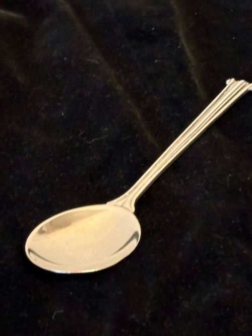 LESLIE GORDON DURBIN SILVER SPOON LONDON 1950 WITH REEDED HANDLE SCROLL FINIAL - ADDITIONAL PHOTO 7