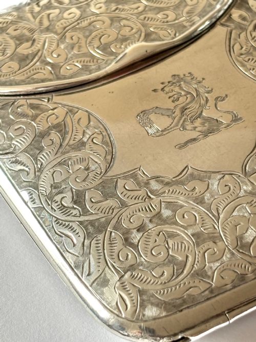 EDWARDIAN SILVER GILT CIGARETTE CASE WITH LION CREST BOARDMAN GLOSSOP CO 1904 - ADDITIONAL PHOTO 3