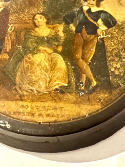 A 19TH CENTURY CIRCULAR PAPIER MACHE SNUFF BOX PRINTED COQUETTE GRAVITY GAIETY - ADDITIONAL PHOTO 3