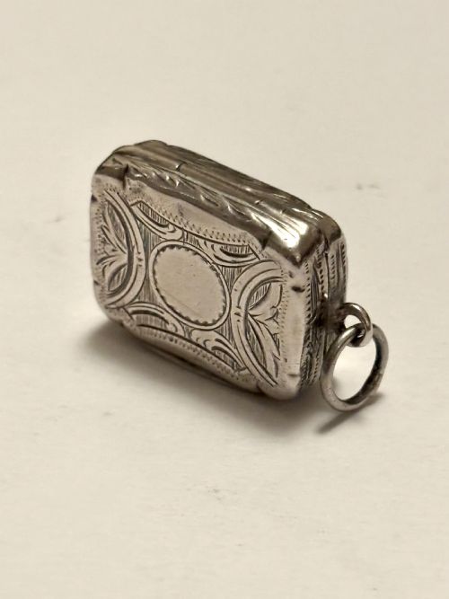 SILVER GILT VICTORIAN VINAIGRETTE BIRMINGHAM 1882 HILLIARD THOMASON - ADDITIONAL PHOTO 1