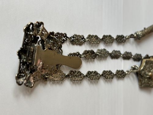 VICTORIAN 19TH CENTURY SILVER PLATED CHATELAIN FLORAL MOTIFS HEAD OF VIKING - ADDITIONAL PHOTO 1