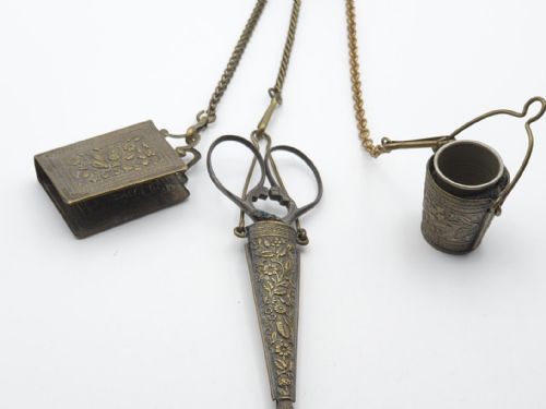 VICTORIAN 19TH CENTURY GILT METAL CHATELAIN FLOWERS FOLIAGE THIMBLE SCISSORS - ADDITIONAL PHOTO 2