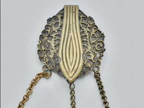 VICTORIAN 19TH CENTURY GILT METAL CHATELAIN FLOWERS FOLIAGE THIMBLE SCISSORS - ADDITIONAL PHOTO 3