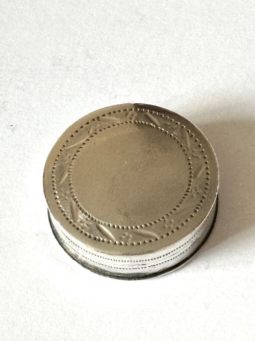 GEORGE III STERLING SILVER PATCH PILL BOX JOSEPH TAYLOR BIRMINGHAM C1790 - ADDITIONAL PHOTO 1