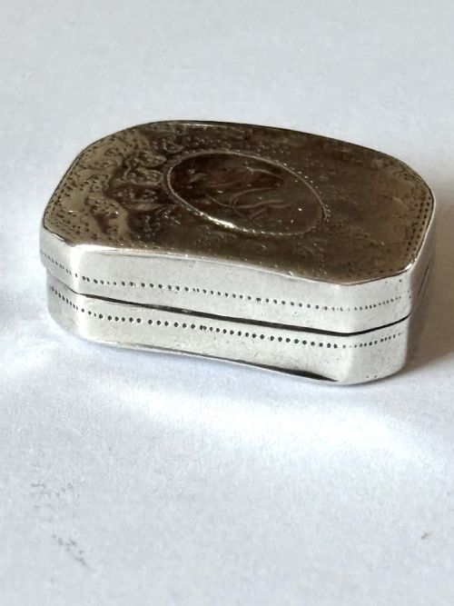 GEORGE III CURVED SILVER GILT VINAIGRETTE BIRMINGHAM 1790 SAMUEL PEMBERTON - ADDITIONAL PHOTO 5