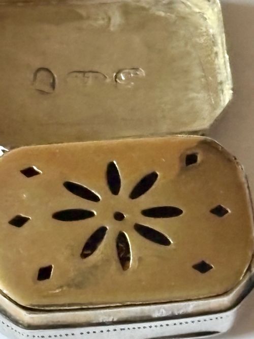 GEORGE III CURVED SILVER GILT VINAIGRETTE BIRMINGHAM 1790 SAMUEL PEMBERTON - ADDITIONAL PHOTO 8
