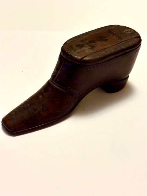 ANTIQUE 19TH CENTURY MAHOGANY PIQUE DECORATION SHOE BOOT SNUFF BOX - ADDITIONAL PHOTO 1