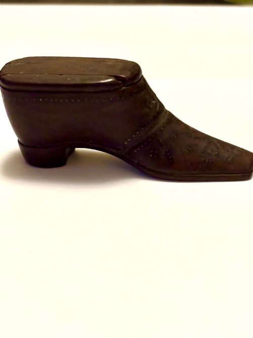 ANTIQUE 19TH CENTURY MAHOGANY PIQUE DECORATION SHOE BOOT SNUFF BOX - ADDITIONAL PHOTO 3