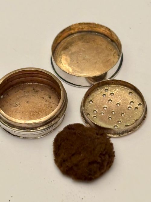 GEORGE III SILVER GILT VINAIGRETTE SMALL WITH LIFT OFF LID GRILLE WITH SPONGE - ADDITIONAL PHOTO 5