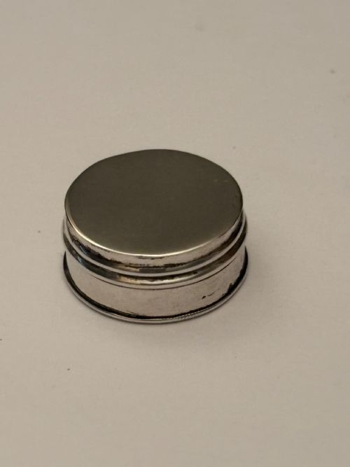 GEORGE III SILVER GILT VINAIGRETTE SMALL WITH LIFT OFF LID GRILLE WITH SPONGE - ADDITIONAL PHOTO 2