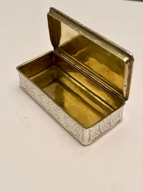 ANTIQUE 19TH CENTURY FRENCH 950 SILVER GILT SNUFF TRINKET BOX - ADDITIONAL PHOTO 1