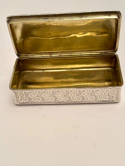 ANTIQUE 19TH CENTURY FRENCH 950 SILVER GILT SNUFF TRINKET BOX - ADDITIONAL PHOTO 2