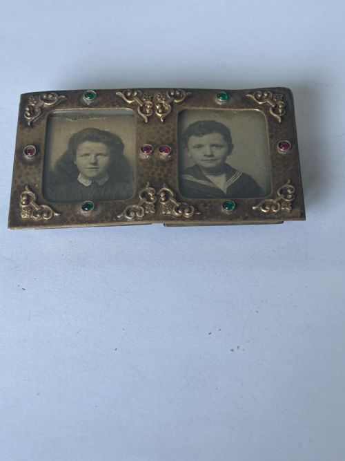ANTIQUE ARTS CRAFTS HAMMERED GILT METAL BRASS DOUBLE PHOTO PICTURE FRAME - ADDITIONAL PHOTO 12