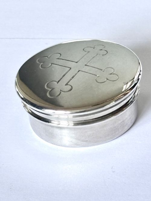 antique ecclesiastical silver gilt pyx box cross ar mowbray co london 1934 - CATEGORY: ANTIQUE SILVER - DATED 1930