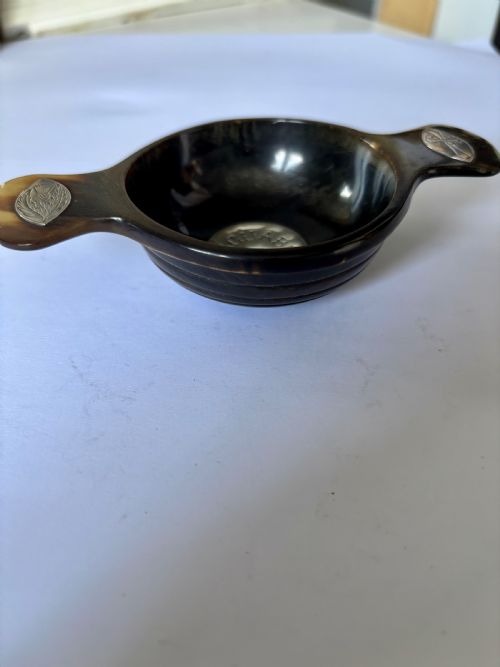 AN ANTIQUE SCOTTISH SILVER MOUNTED HORN QUAICH C1900 - ADDITIONAL PHOTO 2