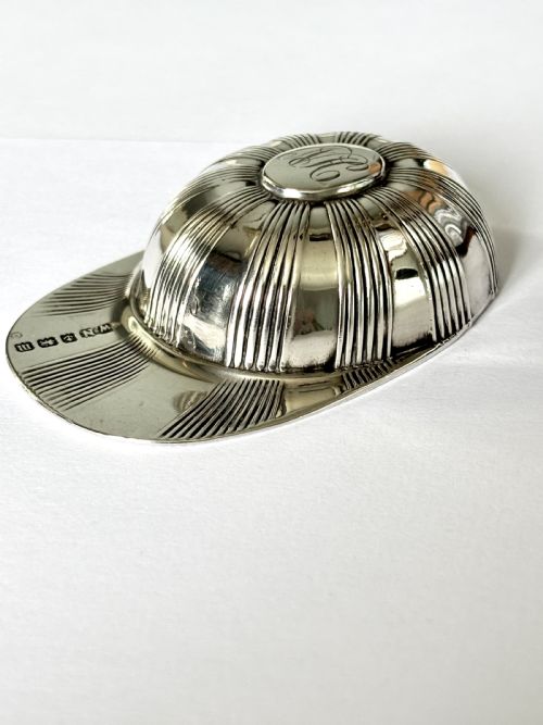 GEORGE V SILVER JOCKEYS CAP CADDY SPOON WILLIAM NEALE BIRMINGHAM 1911 - ADDITIONAL PHOTO 1