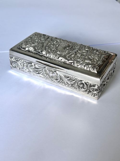 antique silver dressing table trinket box goldsmiths silversmiths london 1924 - CATEGORY: ANTIQUE SILVER - DATED 1920