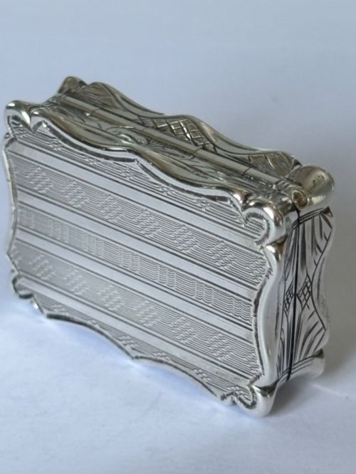 ANTIQUE SILVER GILT VICTORIAN VINAIGRETTE BIRMINGHAM 1857 EDWARD SMITH - ADDITIONAL PHOTO 1