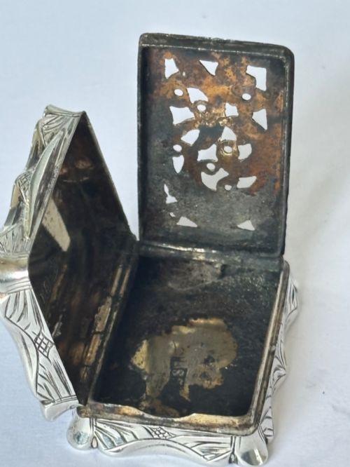 ANTIQUE SILVER GILT VICTORIAN VINAIGRETTE BIRMINGHAM 1857 EDWARD SMITH - ADDITIONAL PHOTO 8