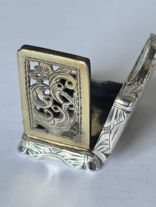 ANTIQUE SILVER GILT VICTORIAN VINAIGRETTE BIRMINGHAM 1857 EDWARD SMITH - ADDITIONAL PHOTO 9