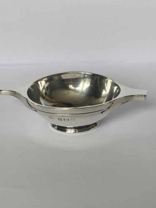 EDWARDIAN SMALL STERLING SILVER QUAICH BIRMINGHAM 1909 WILLIAM AITKEN - ADDITIONAL PHOTO 2