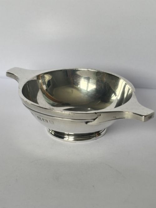 EDWARDIAN SMALL STERLING SILVER QUAICH BIRMINGHAM 1909 WILLIAM AITKEN - ADDITIONAL PHOTO 6