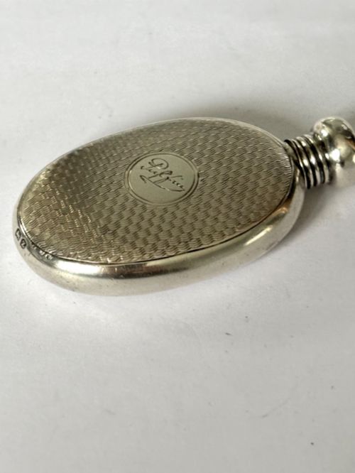GEORGE V STERLING SILVER SCENT FLASK PERFUME BOTTLE 1924 - ADDITIONAL PHOTO 1
