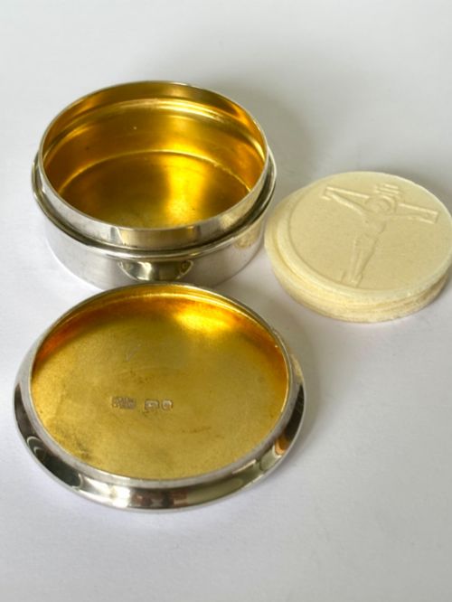 STERLING SILVER GILT ECCLESIASTICAL PYX BOX CROSS AR MOWBRAY CO LONDON 1960 - ADDITIONAL PHOTO 9