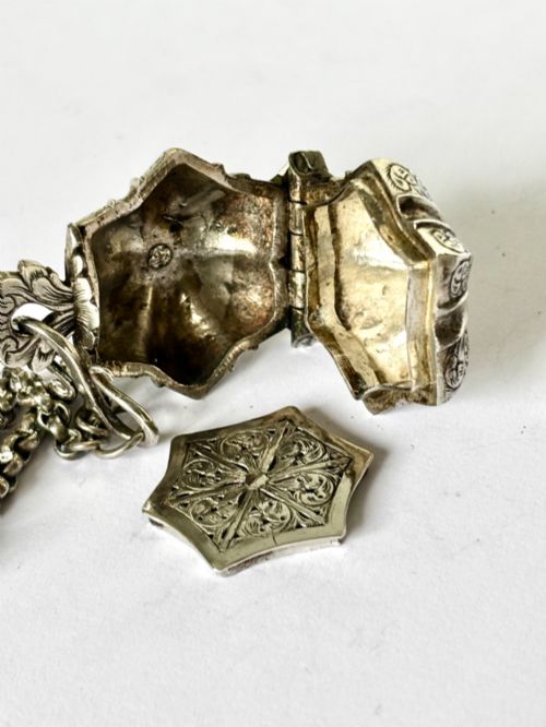 ANTIQUE SILVER WHITE METAL CHATELAINE WITH VINAIGRETTE AND 5 HANGING TOOLS - ADDITIONAL PHOTO 5