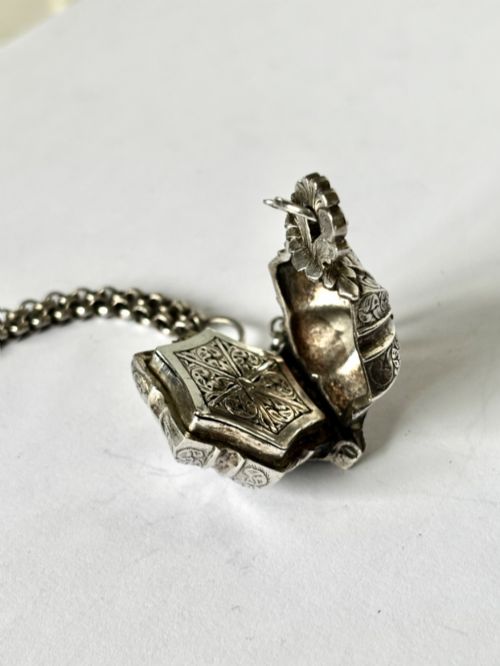 ANTIQUE SILVER WHITE METAL CHATELAINE WITH VINAIGRETTE AND 5 HANGING TOOLS - ADDITIONAL PHOTO 11