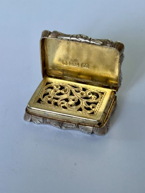 EARLY VICTORIAN SILVER GILT VINAIGRETTE BIRMINGHAM 1855 DAVID PETTIFER