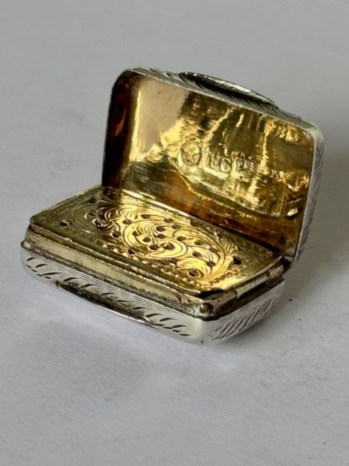 SILVER GILT EARLY VICTORIAN VINAIGRETTE BHAM 1841 FRANCIS CLARK W SPONGE - ADDITIONAL PHOTO 3
