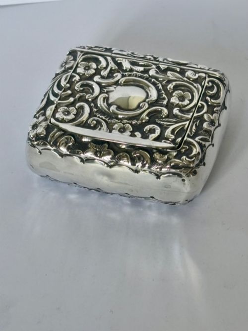 Victorian Embossed Silver Gilt Snuff Box Henry Matthews Birmingham 1893