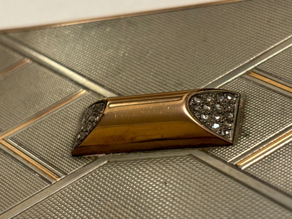A square Art Deco rose gold vanity box featuring geometric engine-turned patterns and a diamond-paved catch. View XI
