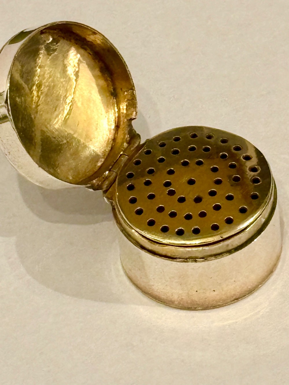 George III Silver Gilt Vinaigrette Rare Cylindrical Circular Form with Sponge