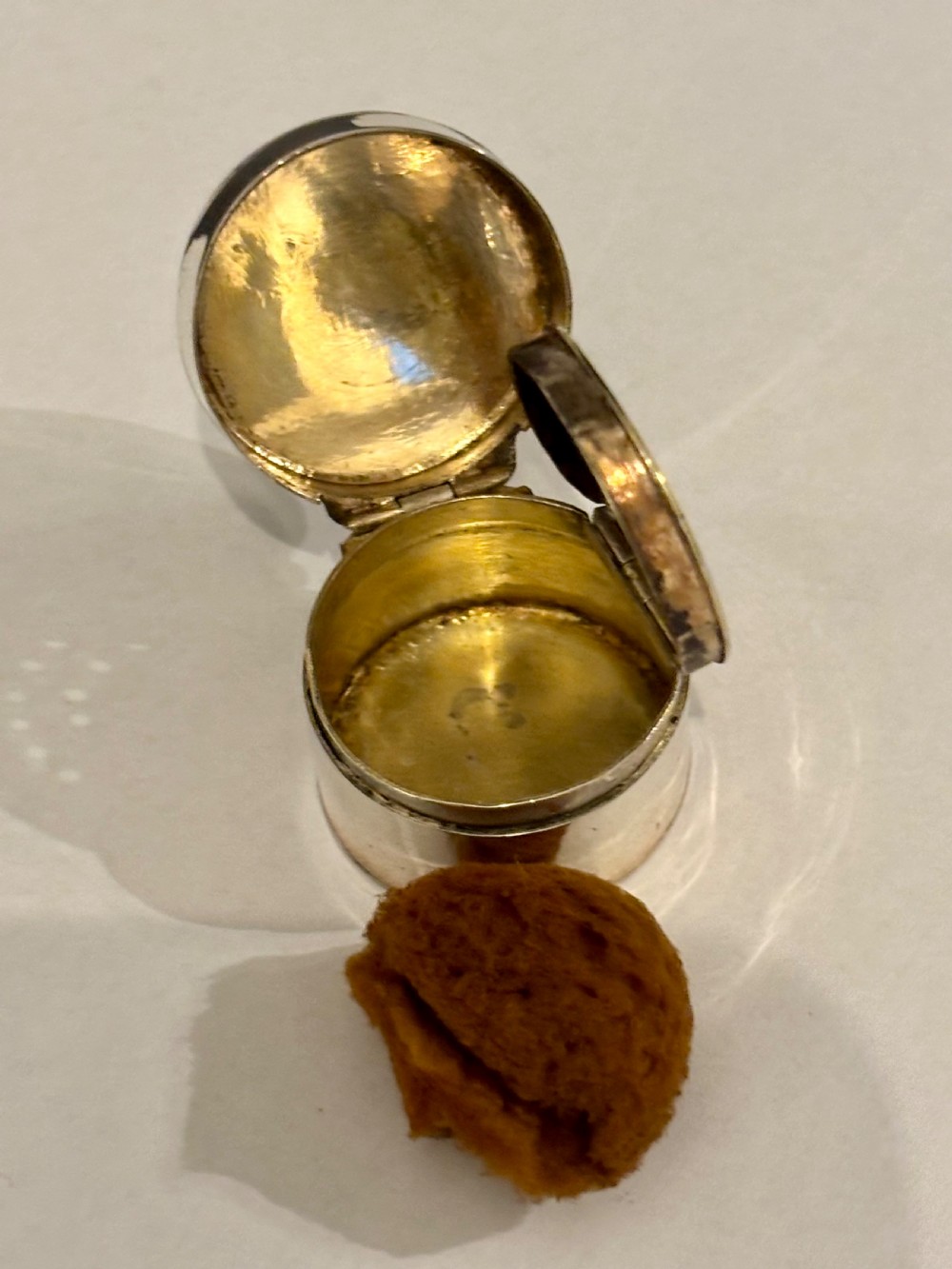 George III Silver Gilt Vinaigrette Rare Cylindrical Circular Form with Sponge View II
