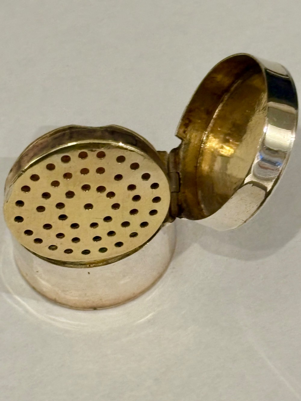 George III Silver Gilt Vinaigrette Rare Cylindrical Circular Form with Sponge View III