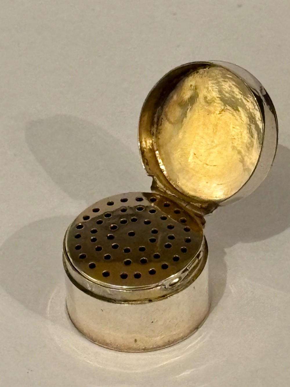 George III Silver Gilt Vinaigrette Rare Cylindrical Circular Form with Sponge View V