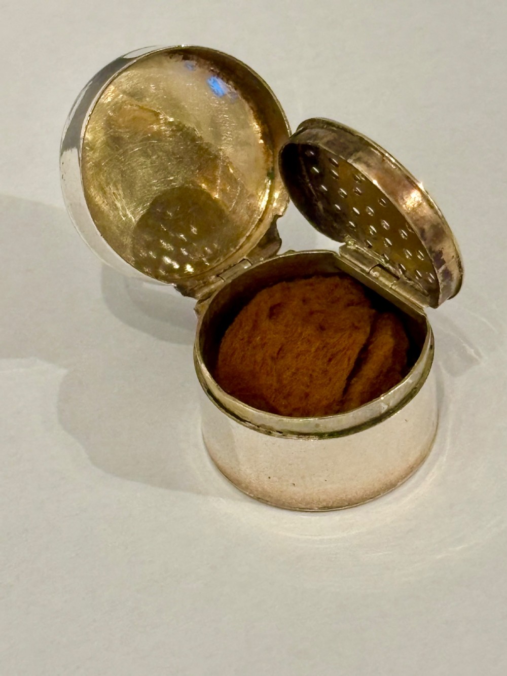 George III Silver Gilt Vinaigrette Rare Cylindrical Circular Form with Sponge View VI