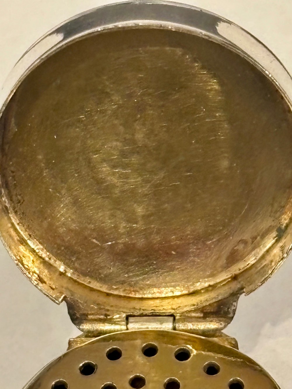 George III Silver Gilt Vinaigrette Rare Cylindrical Circular Form with Sponge View VII