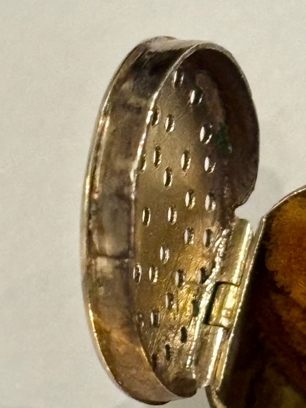 George III Silver Gilt Vinaigrette Rare Cylindrical Circular Form with Sponge View XI