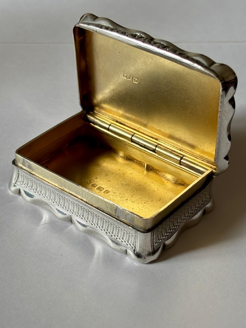 Silver Gilt Victorian Snuff Box William Neale Sheffield 1897 73.5g View III