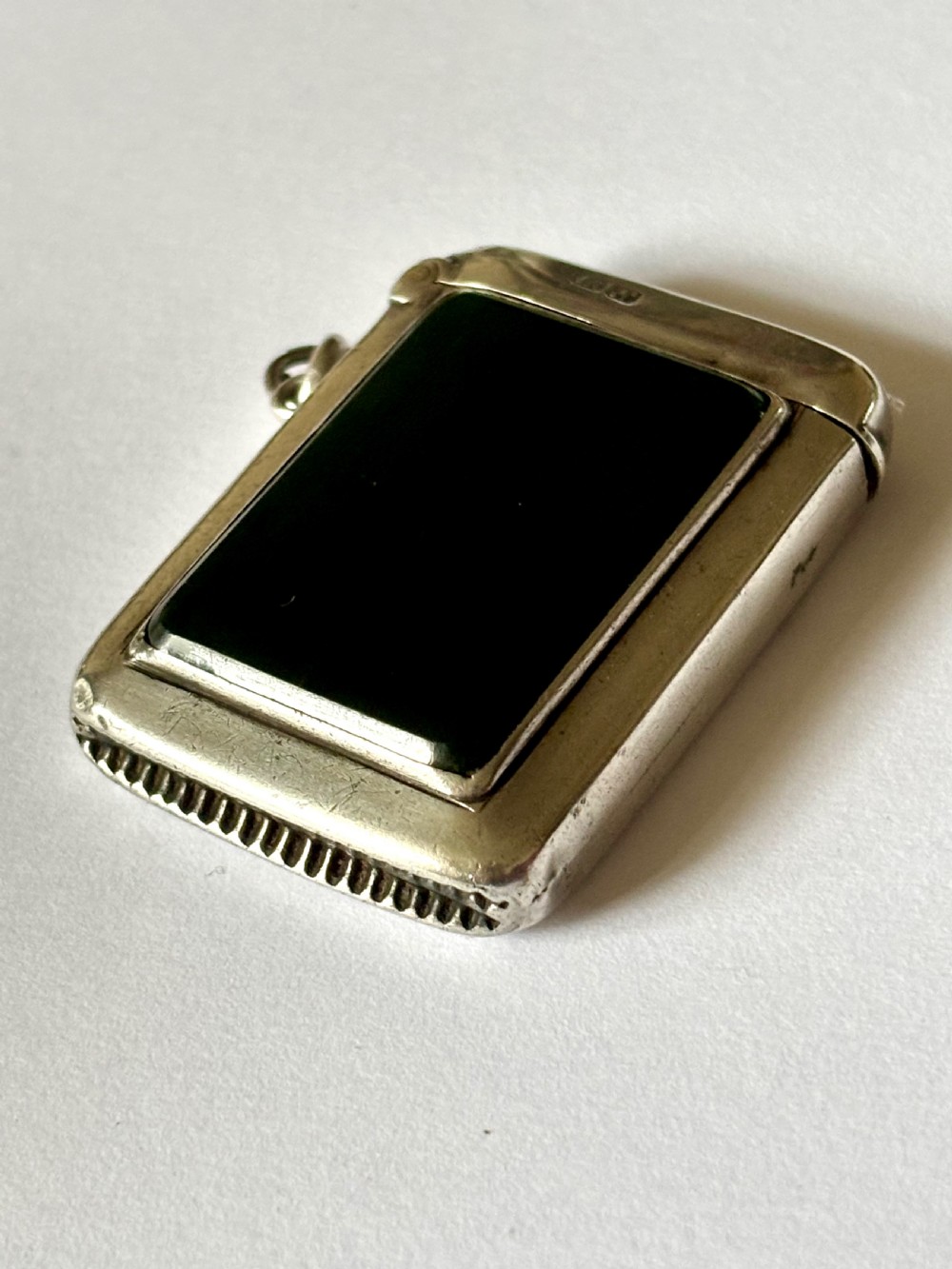 George V Silver Vesta Case with Green Agate Panel Smith & Bartlam Chester 1913 View VII