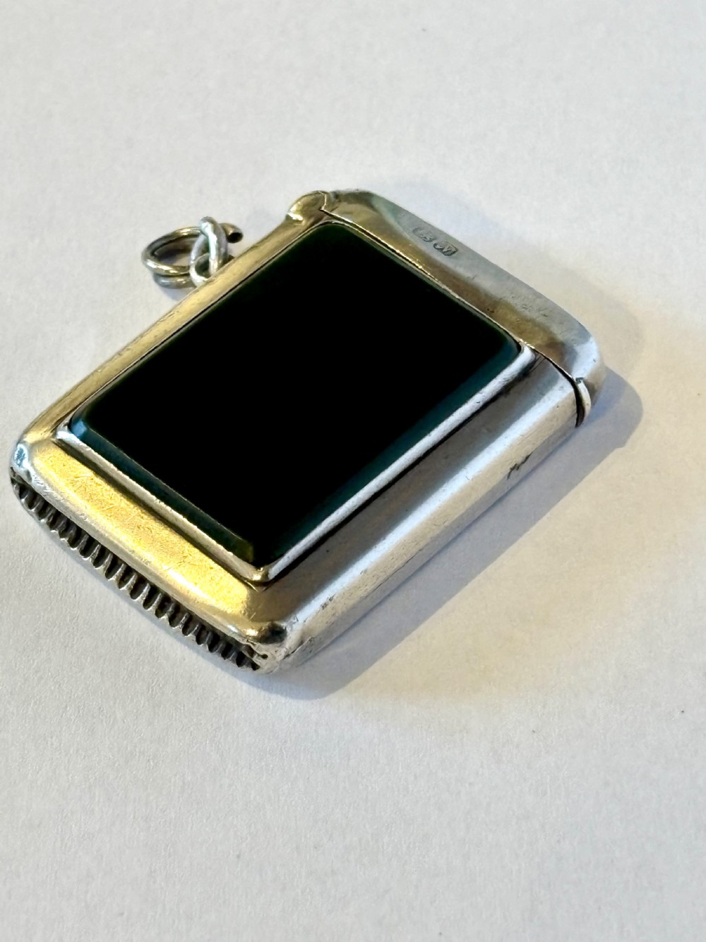 George V Silver Vesta Case with Green Agate Panel Smith & Bartlam Chester 1913 View IX