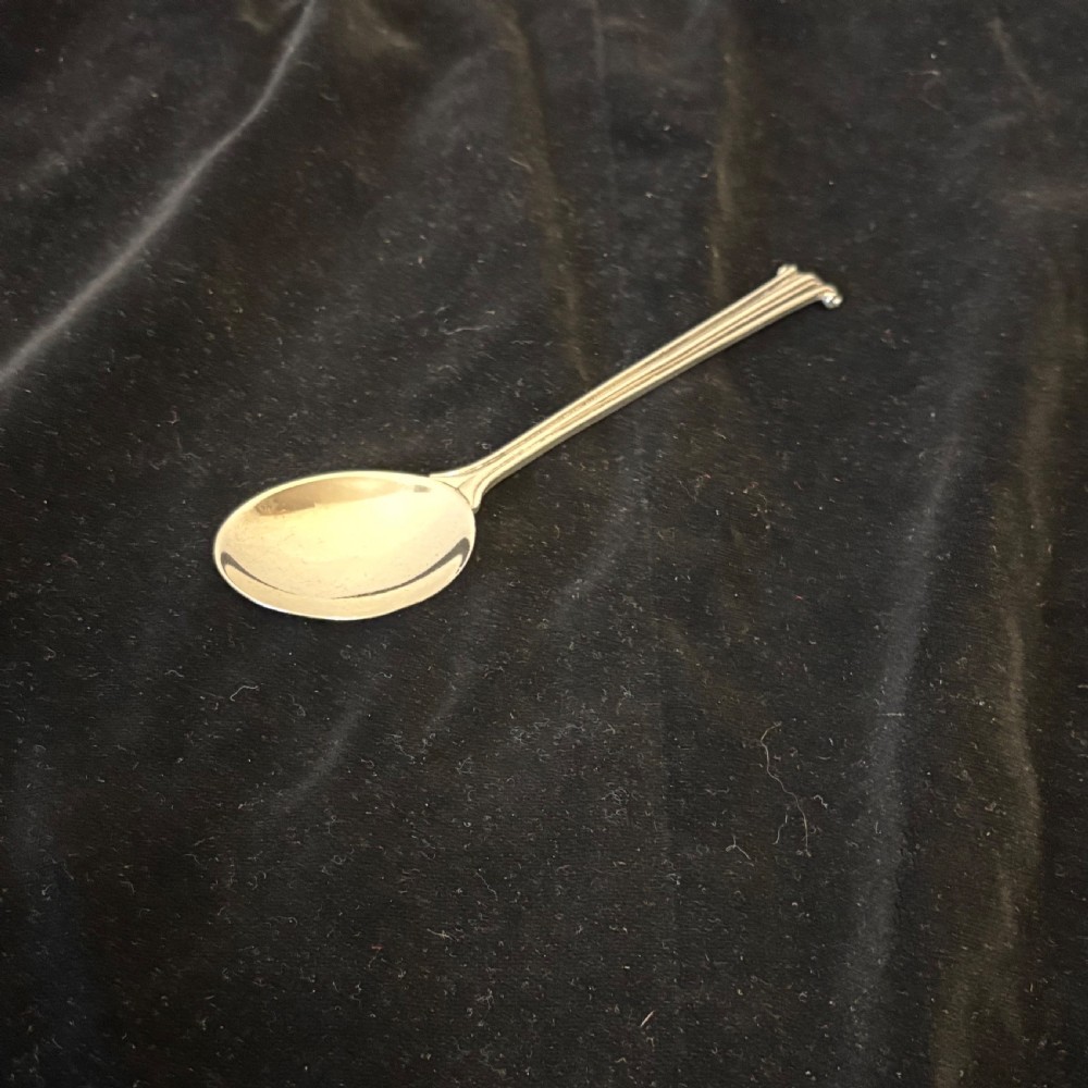 Leslie Gordon Durbin Silver Spoon London 1950 with Reeded Handle & Scroll Finial View IV