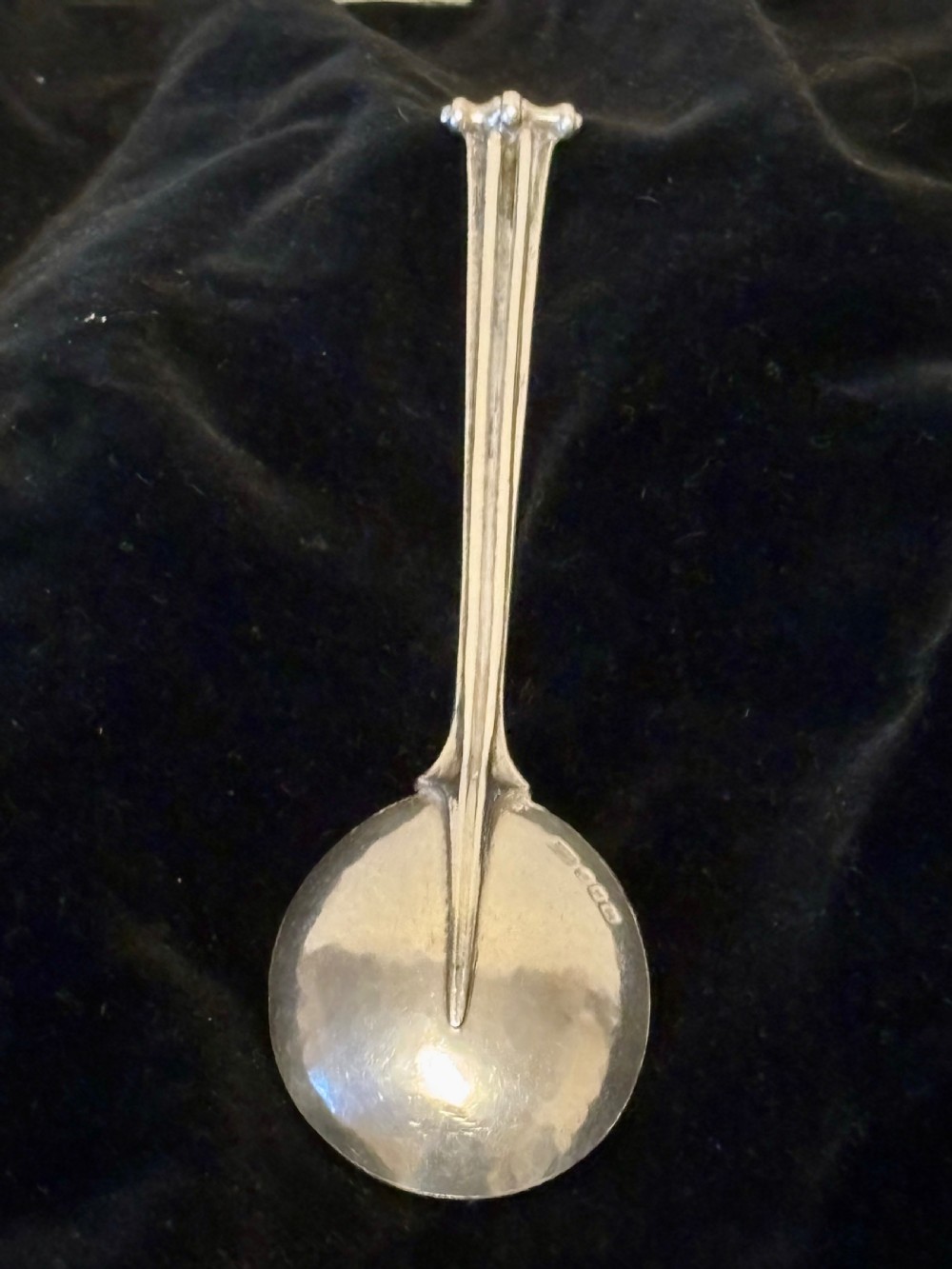 Leslie Gordon Durbin Silver Spoon London 1950 with Reeded Handle & Scroll Finial View VII
