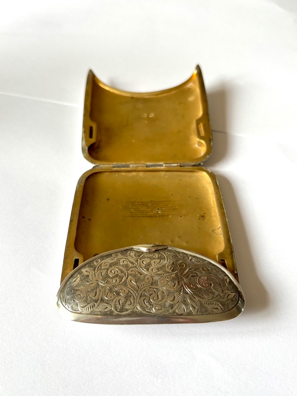 Edwardian Silver Gilt Cigarette Case with Lion Crest Boardman Glossop & Co 1904 View VII